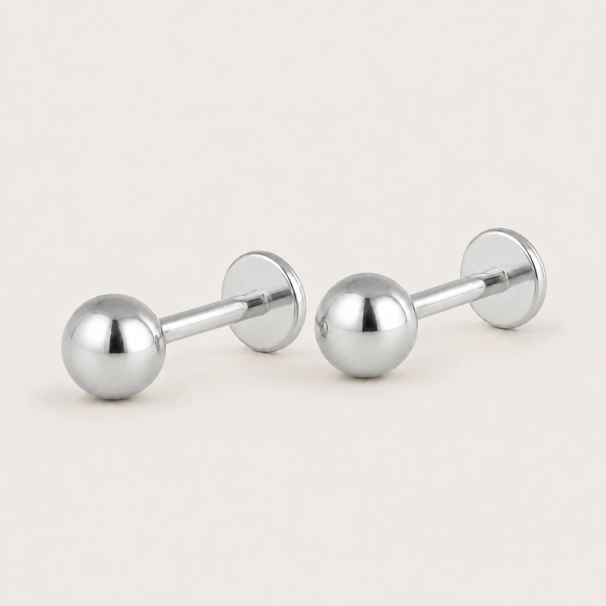 Titan Ohrstecker mit Kugel Midi (mit flachem Verschluss)