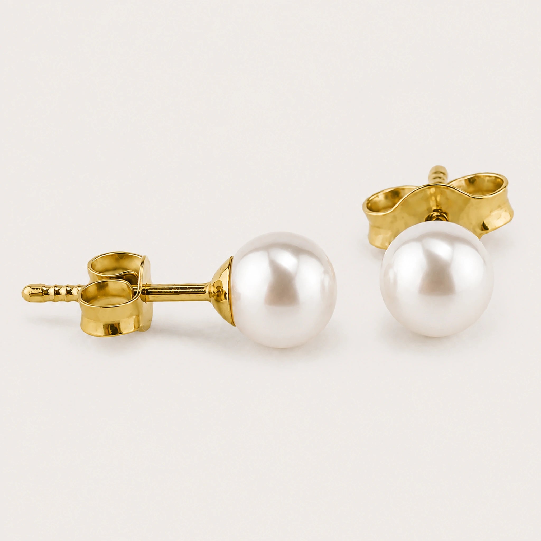Titan Ohrstecker mit Perle Swarovski® Midi