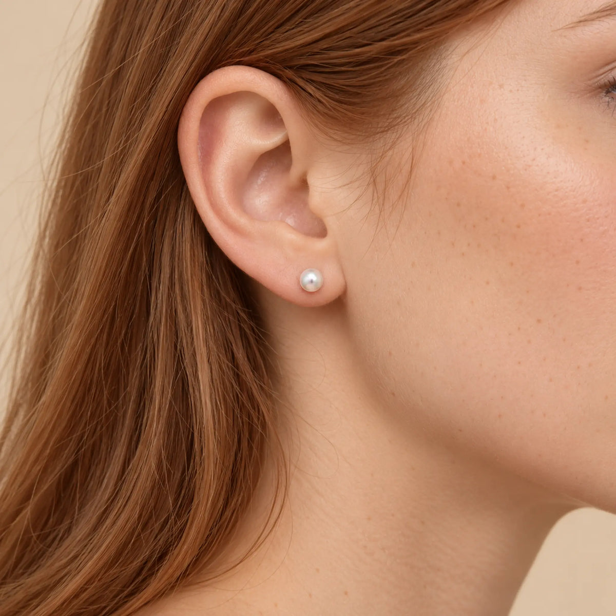 Titan Ohrstecker mit Perle Swarovski® Midi