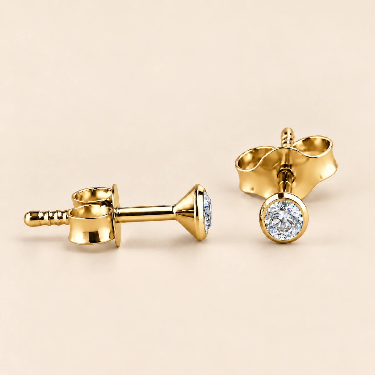 Titan Ohrstecker mit Zirkonia Swarovski® Trichter Mini
