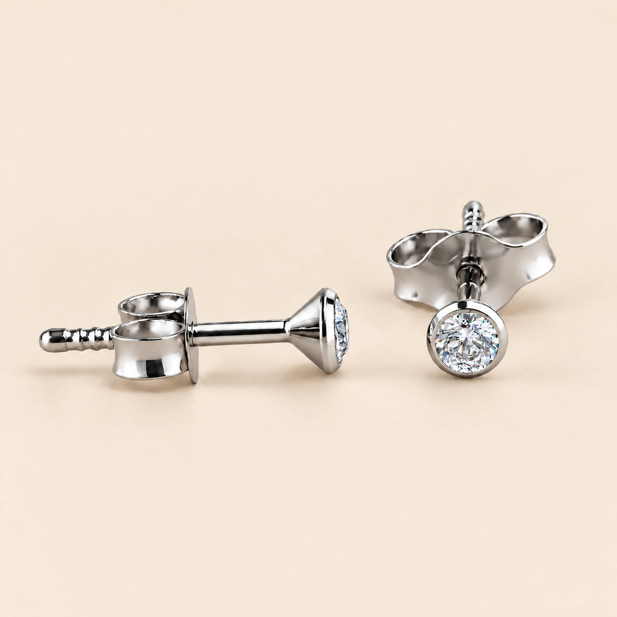 Titan Ohrstecker mit Zirkonia Swarovski® Trichter Mini