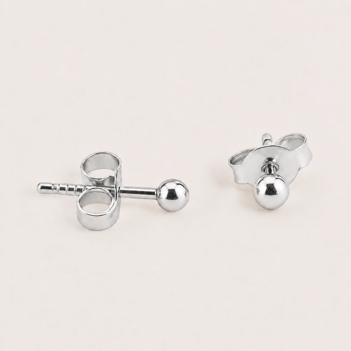 Titan Ohrstecker mit Kugel Baby