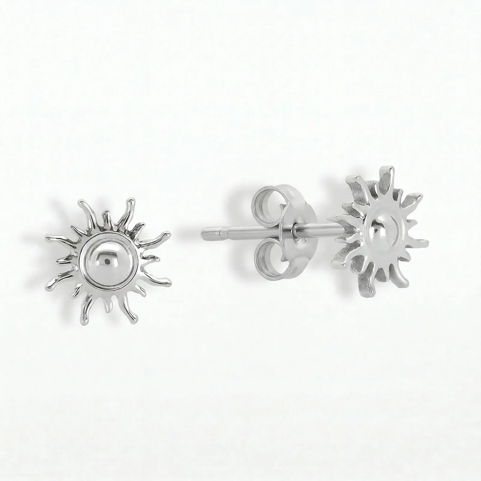 Silberner Titan Ohrstecker Sonne mit strahlendem Motiv
