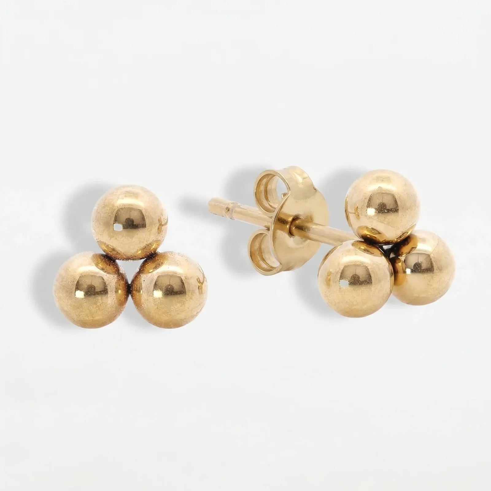 Goldener Titan Ohrstecker Trio Kugeln mit drei Kugeln als Dreieck