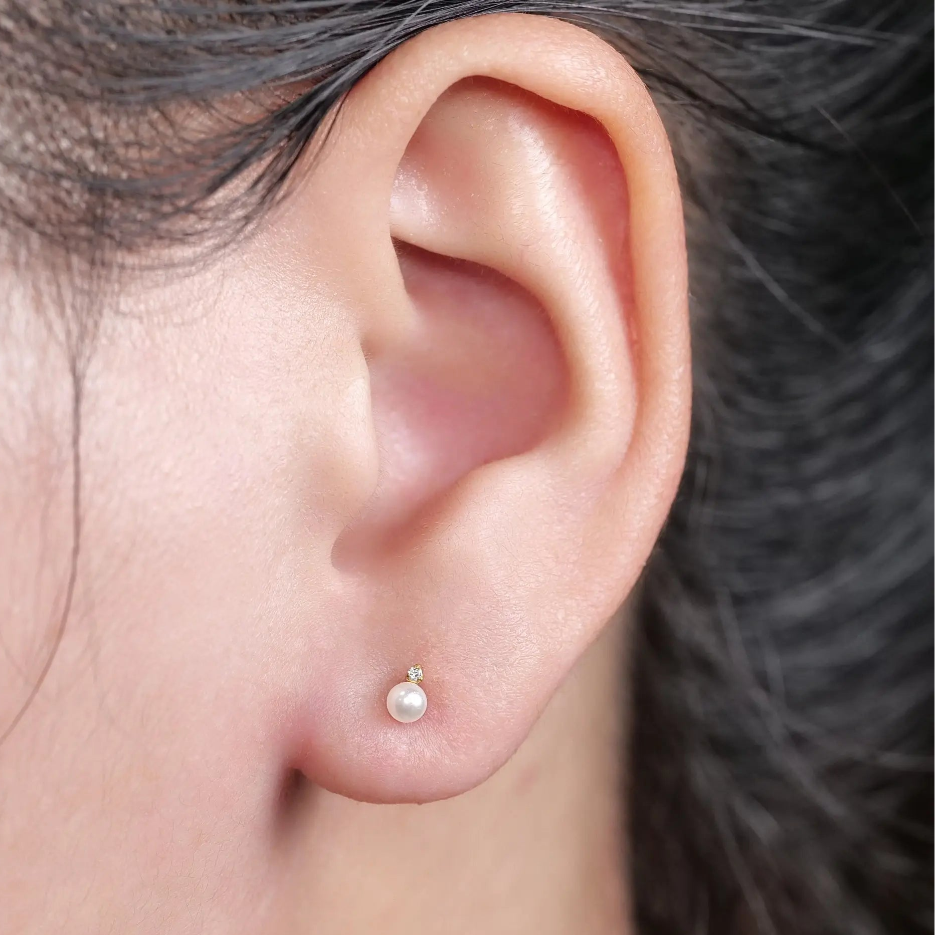 Titan Ohrstecker Perle und Zirkonia