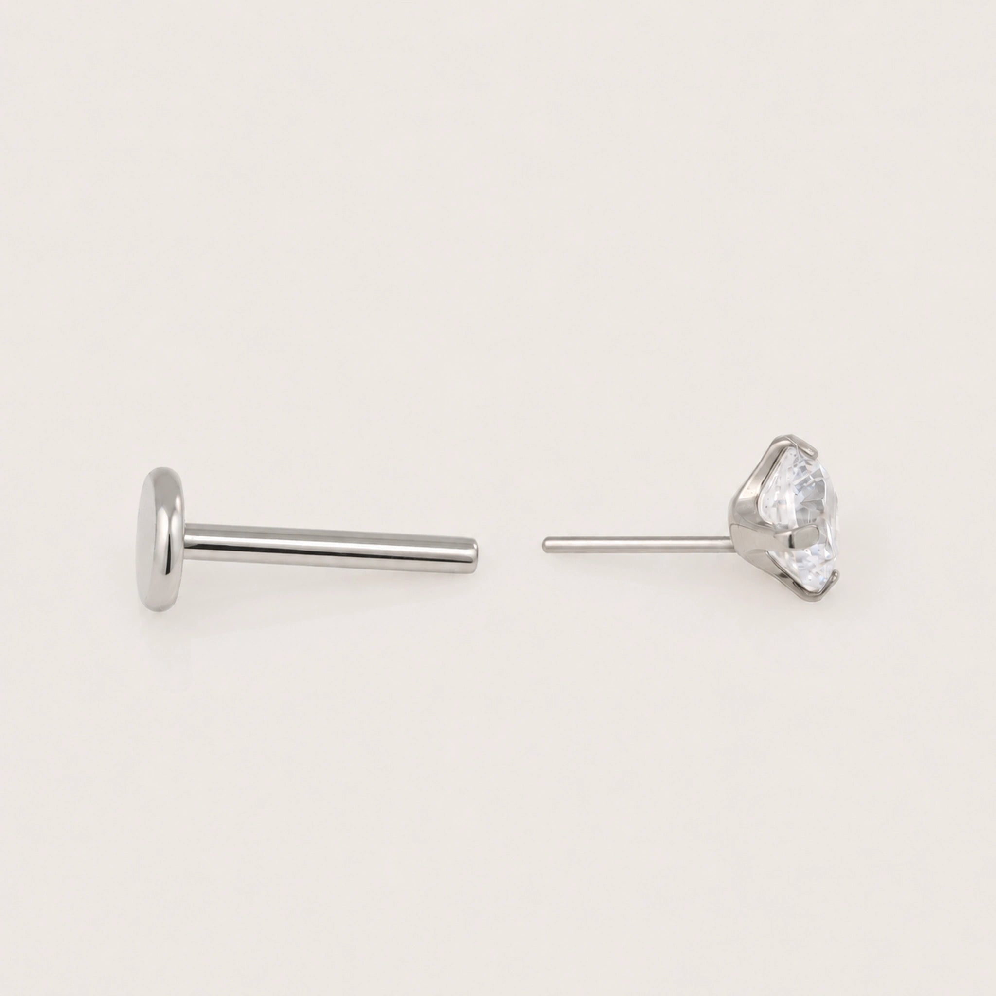 Titan Ohrstecker mit Zirkonia Stein Mini (mit flachem Verschluss)