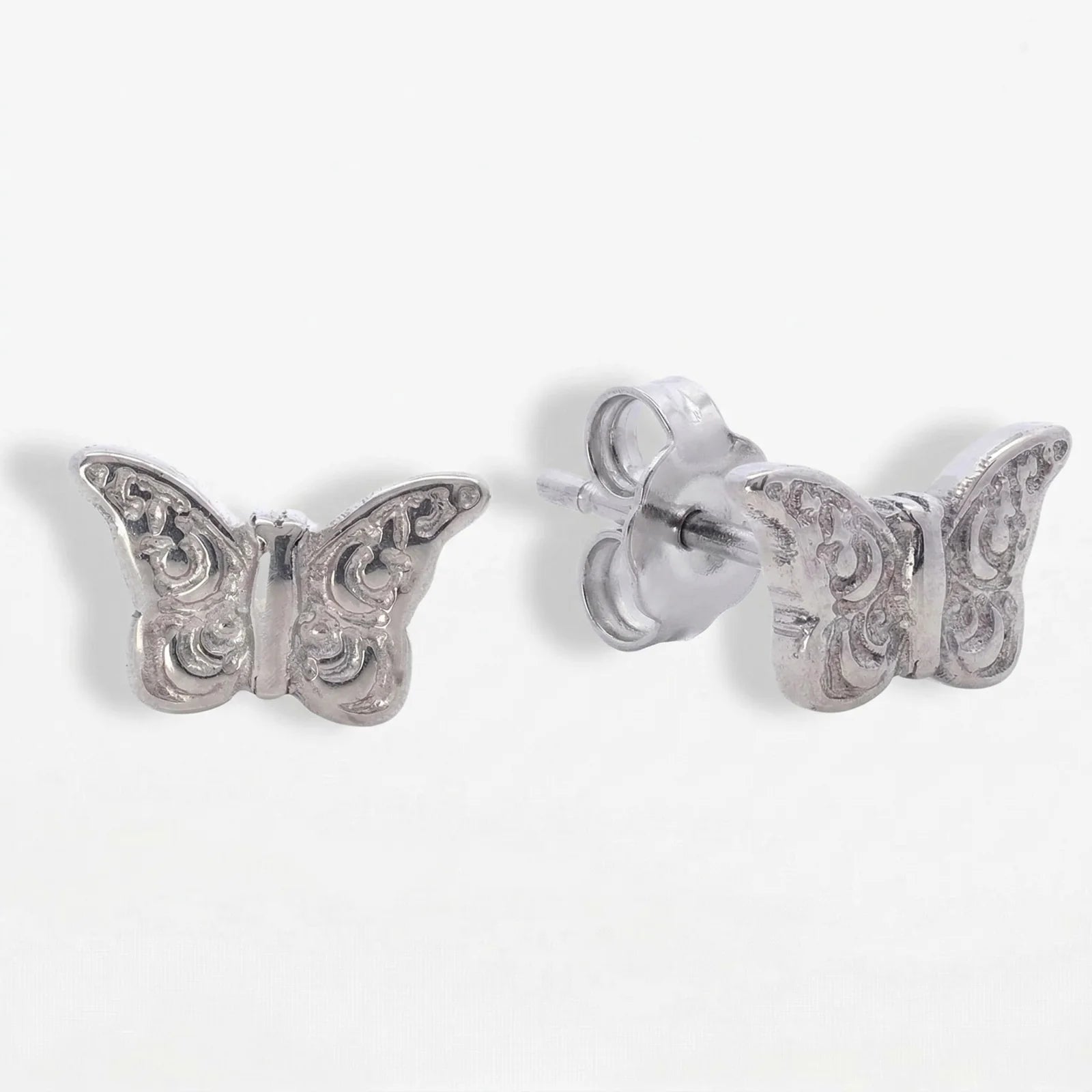 Silberner Titan Ohrstecker Schmetterling in eleganter Form