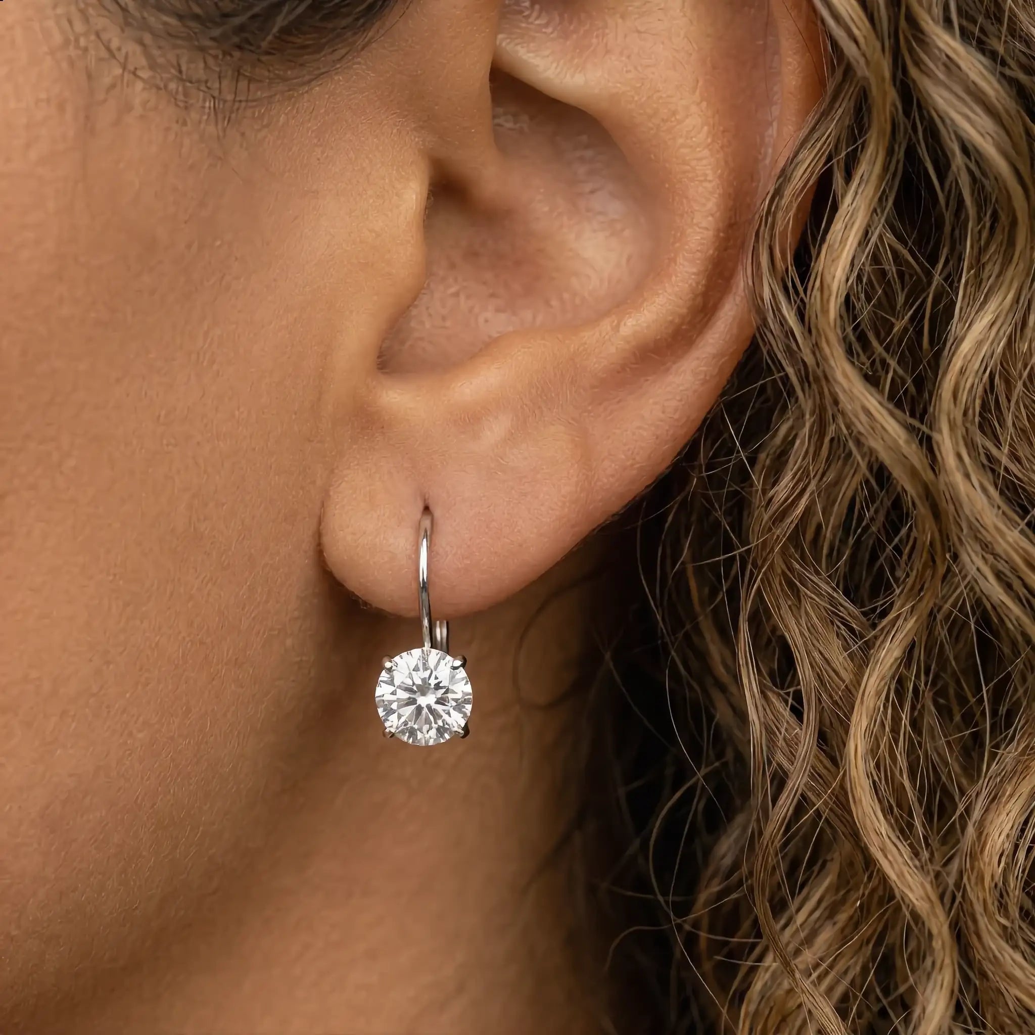 Ohrring mit rundem Zirkonia-Anhänger in Silber