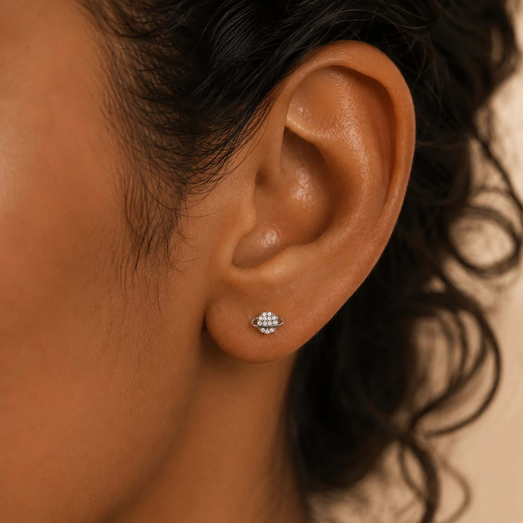 Titan Ohrstecker Planet mit Zirkonia