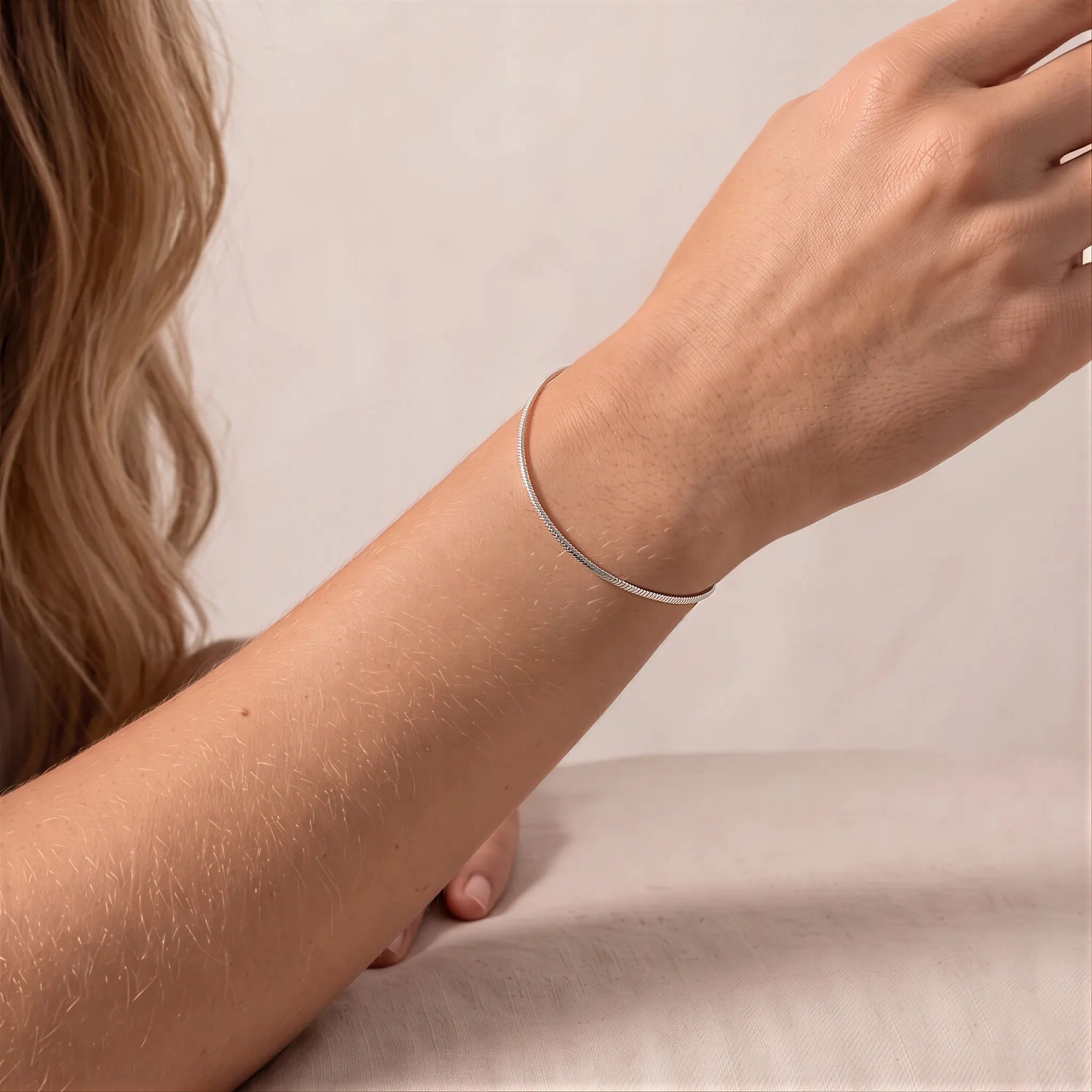 Feingliedriges Schlangenarmband