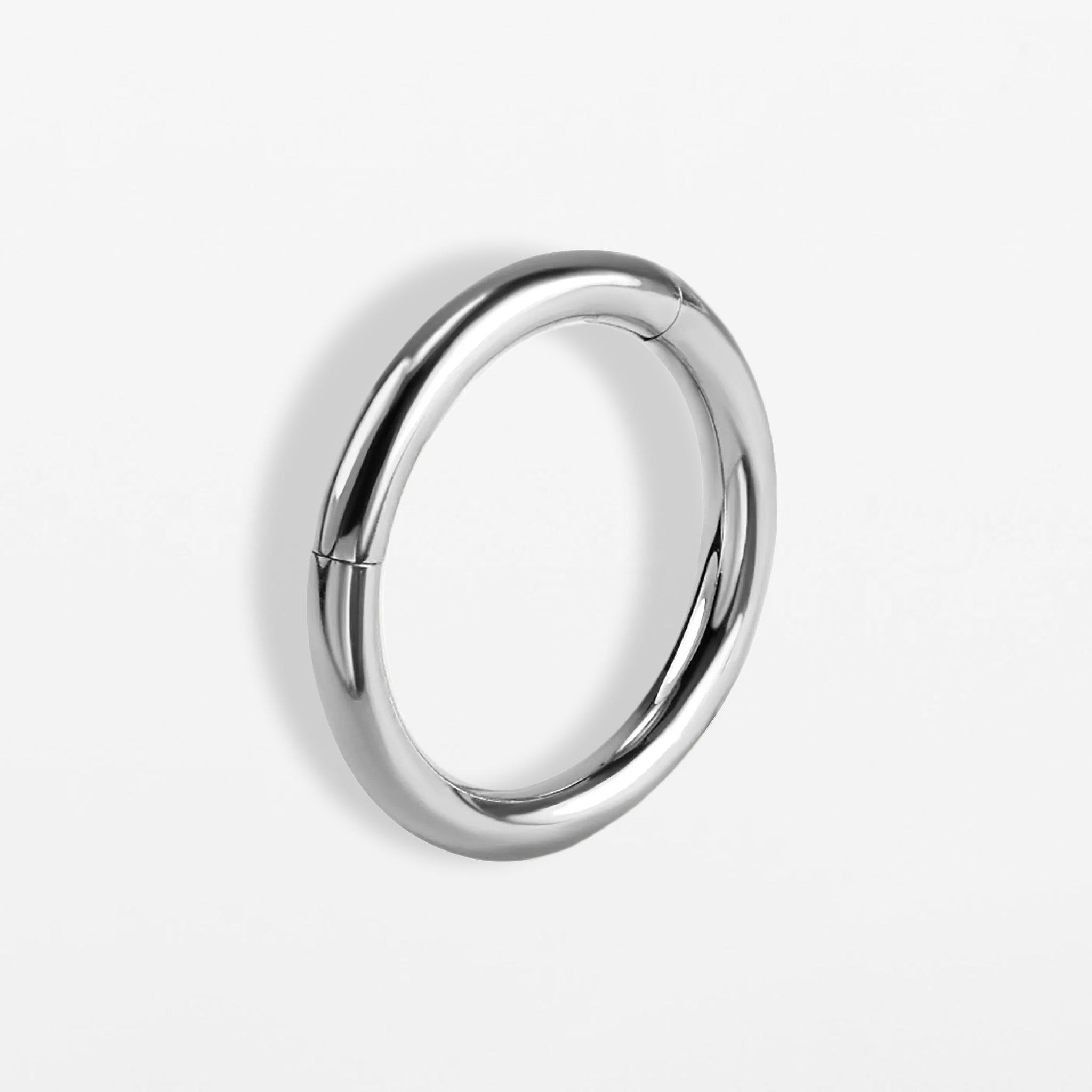 Titan Segmentring Clicker in verschiedenen Größen (einzelnes Piercing)