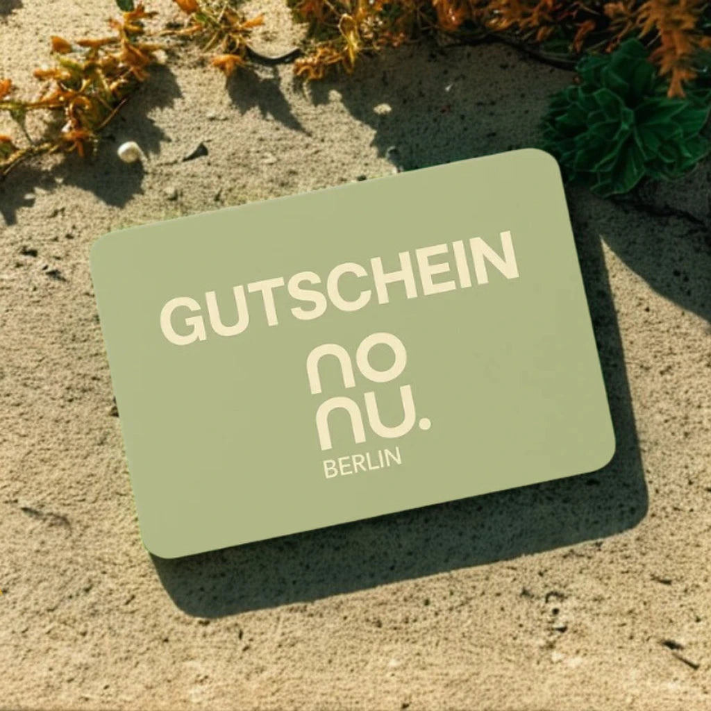 Gutschein Bild auf sandigem Untergrund