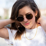 Model mit Venezianerkette Gold Vorderansicht