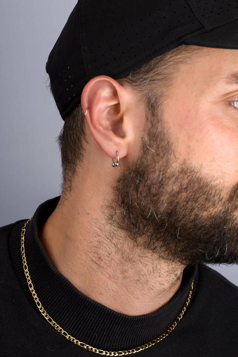 Hufeisen mit Kugeln Silber Model Männlich Profilansicht 